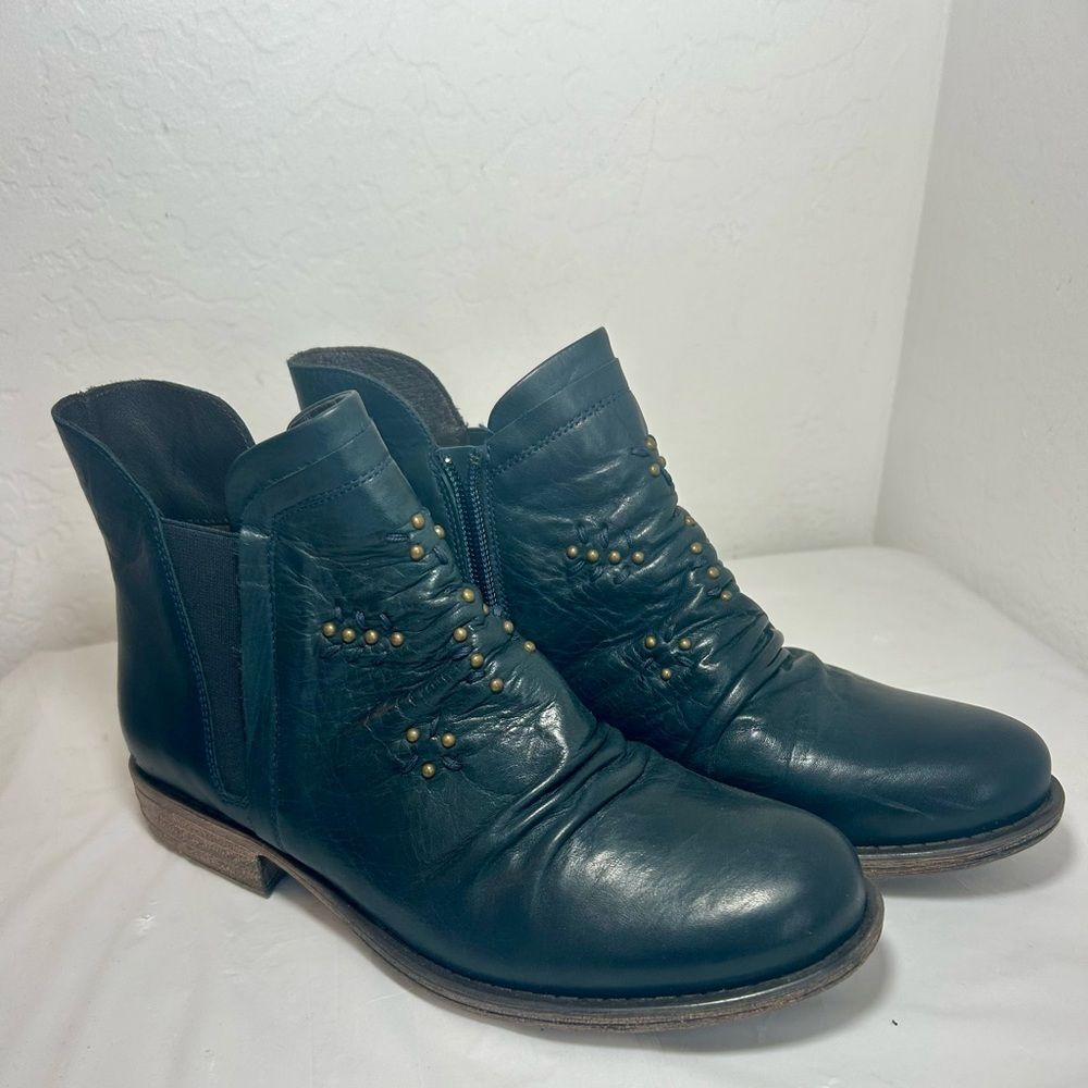 Miz-mooz Women's Navy and Blue Boots